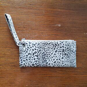 HOBO Vida Wristlet Handbag